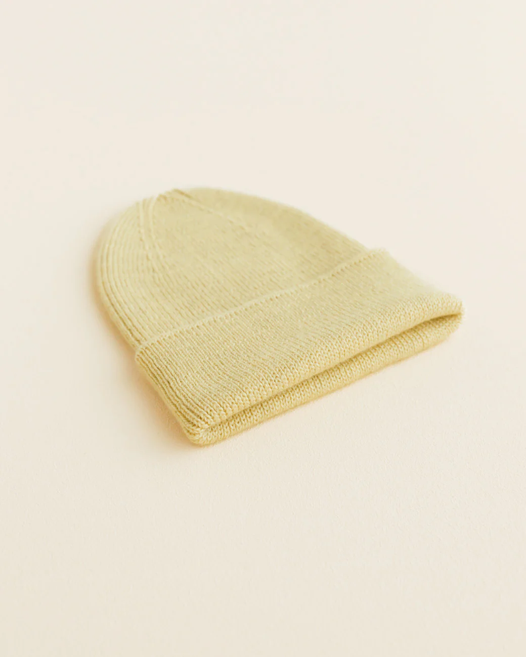 Hvid fonzie beanie newborn - light yellow - Afbeelding 2