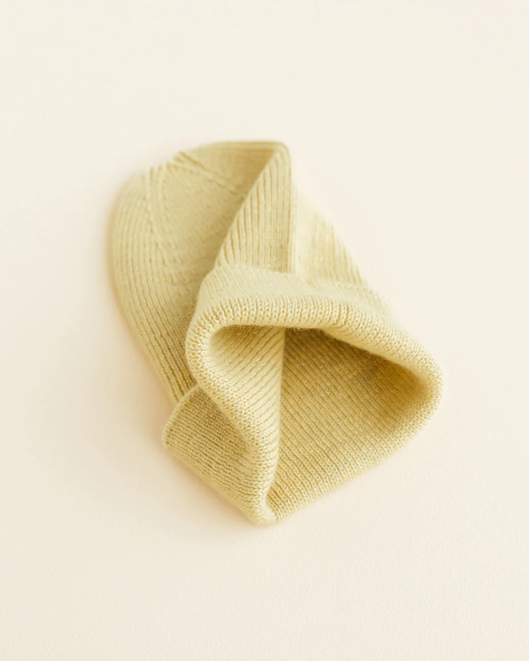 Hvid fonzie beanie newborn - light yellow - Afbeelding 3