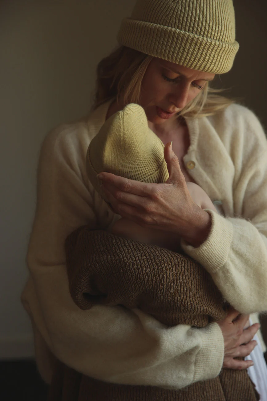 Hvid fonzie beanie newborn - light yellow - Afbeelding 4